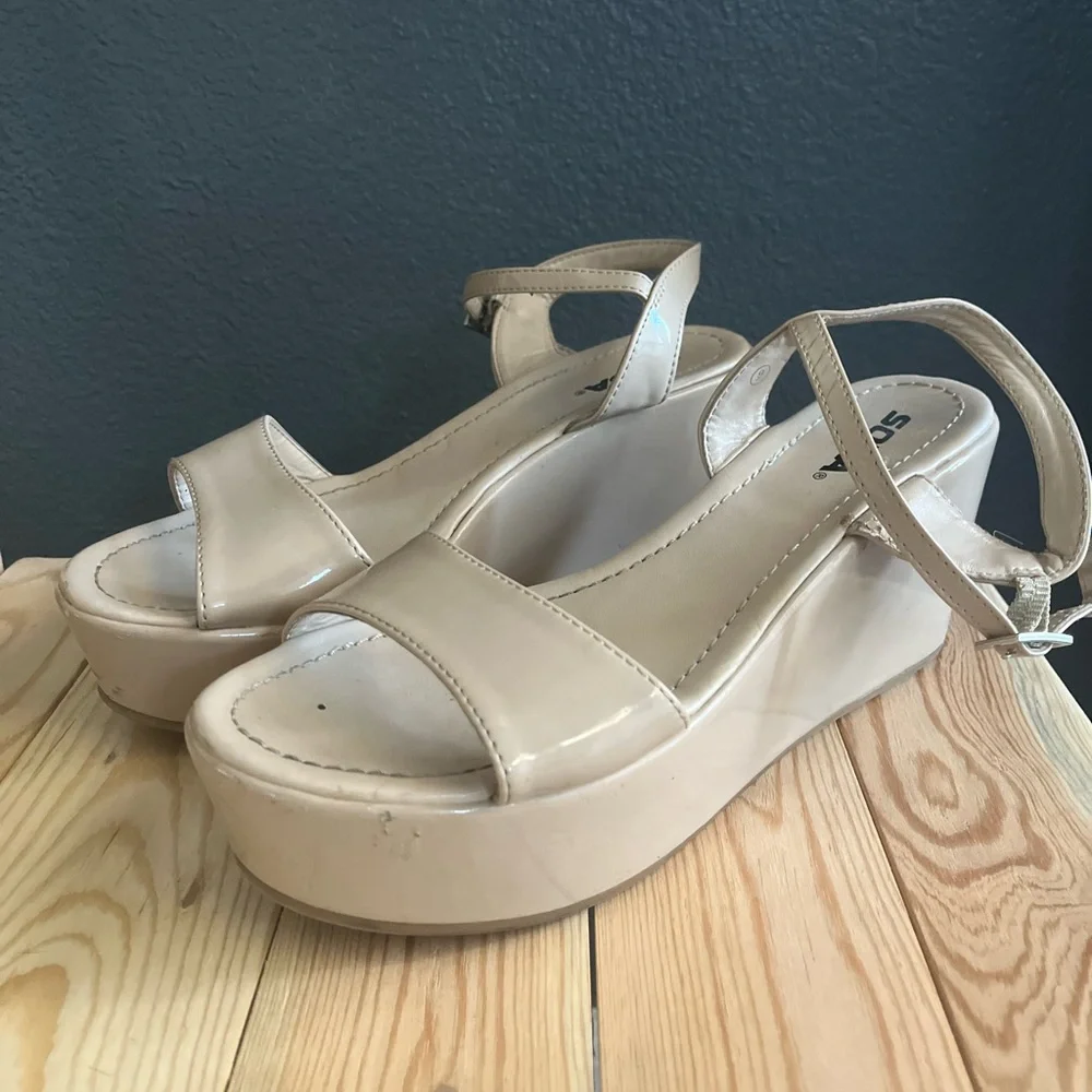 Soda platforms glossy nude beige wedges sandals